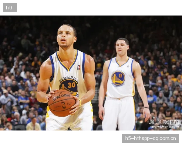 NBA库里后仰三分命中，经典再现